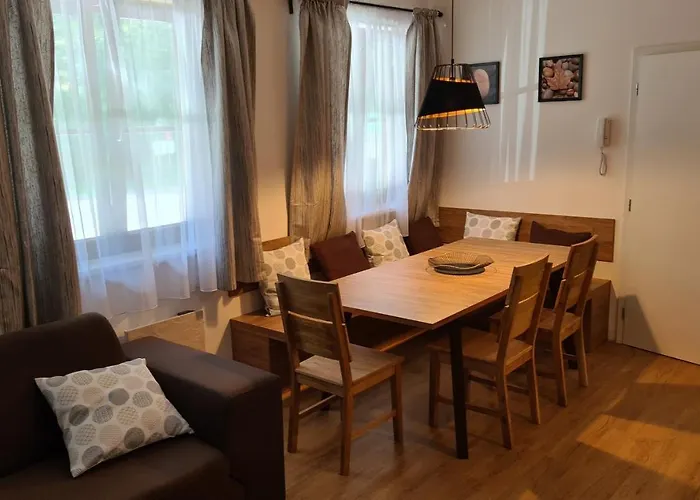 Neta Velke Karlovice, Polansky Dvur *
